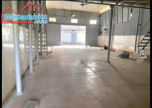 250m kho xưởng khu Cổ Linh cần cho thuê, có gác xép, giá 12tr/th - 3