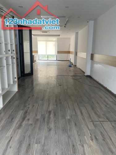 Cho thuê shophouse mặt phố Tôn Thất Thuyết, Q Cầu Giấy. DT 120m x 6 tầng, mt 6m. Giá 80tr - 2