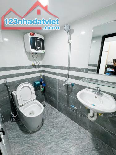 Bán Toà Dòng tiền Nguyễn Đình Hoàn-Gần PHố- 67m2x6T-20 Phòng- Xây Mới! Giá 15.5 Tỷ - 5