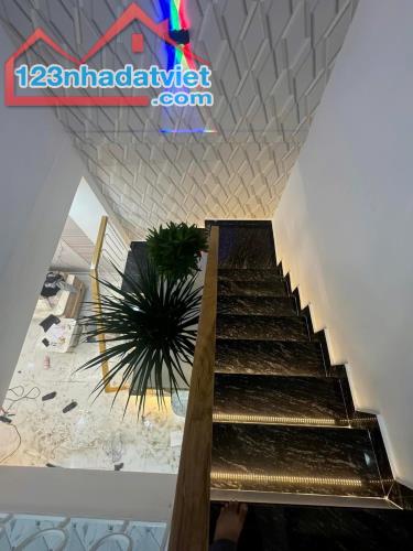 Nhà Bán Ngay Đ.Hương Lộ 2 - 4 tầng - DT Sàn 100m2 - Hẻm Xe Hơi - 3.3 tỷ - Bình Tân