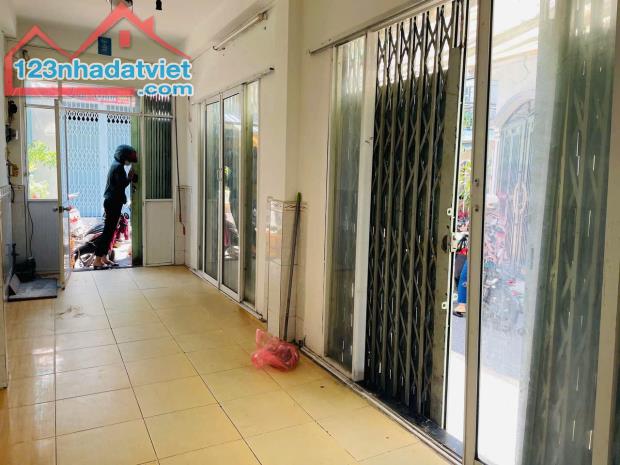 NHÀ LÔ GÓC 2 MẶT TIỀN XE TẢI NGAY CHỢ - KINH DOANH BUÔN BÁN ĐỈNH - 23M² - GIÁ 3.7 TỶ - 3