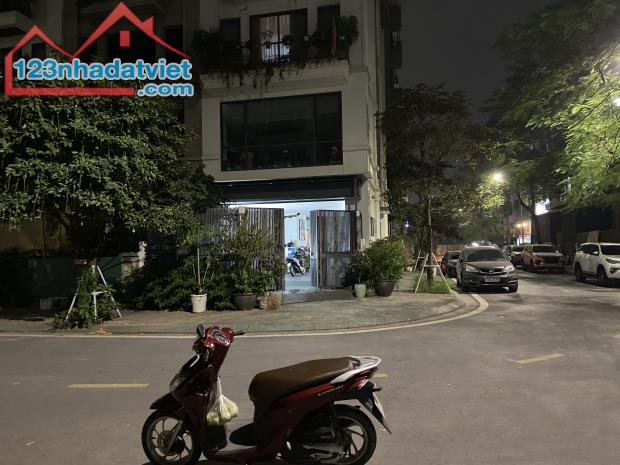 Bán biệt thự liền kề mặt phố  Lâm Hạ, Long Biên, 110 X7 tầng, căn góc đẹp, 34.8 tỷ