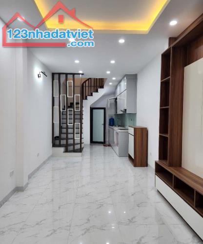 Nhà Đẹp Khương Đình-TX ,Dt40m2 ,Mt4m ,Giá hơn 9 tỷ ,15m ra oto