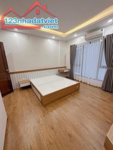 Mới ở ngay, Hai thoáng, Ngõ 2.4m, Hồ Văn Chương-0989311985