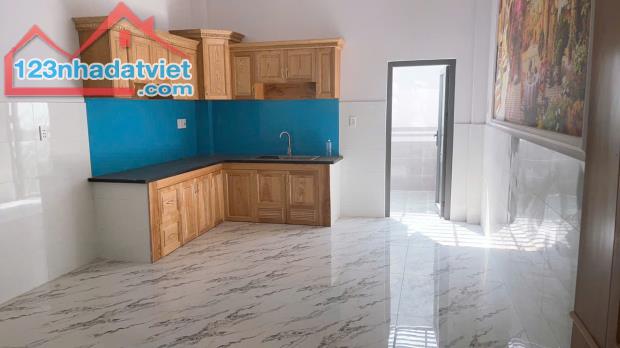Bán căn nhà ngay Chợ Đầu Mối Hóc Môn 80m2, 3 tầng 4 phòng khép kin" - 4