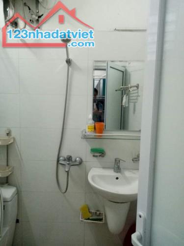 Bán Nhà Tập Thể Giáp Bát , rất thoáng , DTSD 90m , 3 ngủ , 2WC , giá gần 3 tỷ - 4