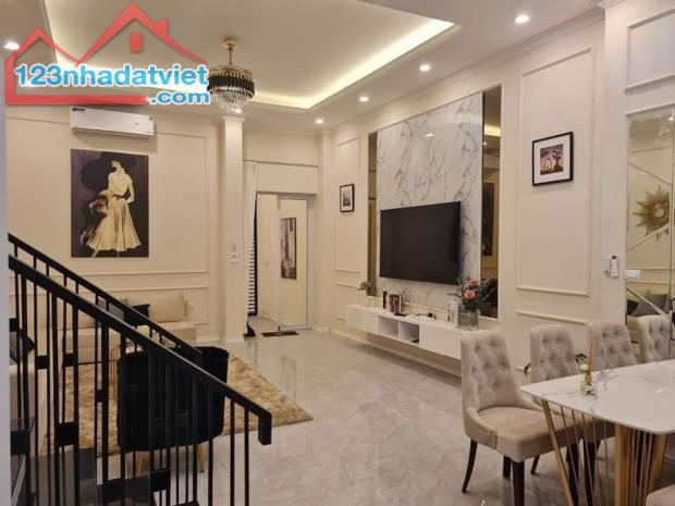 BÁN NHÀ TRƯƠNG ĐỊNH HAI BÀ TRƯNG 62m  Giá . 8 tỷ - 2