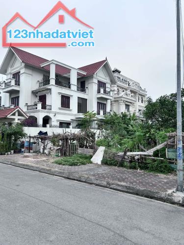 Bán đất Trâu Quỳ -140m2 Mtien 7m khu đấu giá 31ha, vài bước ra hồ 9ha, tặng nhà.0982852808