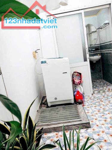 Bán nhà 2 tầng sạch đẹp ngõ 157 Hồ Sen - 5