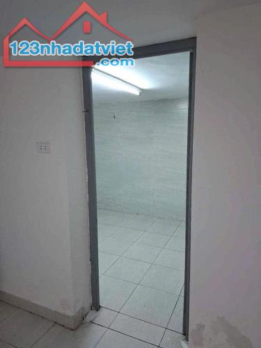 2 tỷ có ngay CCMN Cầu Giấy, 56m2, 2 ngủ, 2 WC, SĐ đầy đủ, phải thật nhanh mới còn. - 4