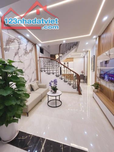 Cần bán nhà Quan Nhân, HIẾM, MỚI ở ngay, gần ô tô, WIE HỒ, 40m2, 7.65 tỷ, Full NỘI THẤT 5*