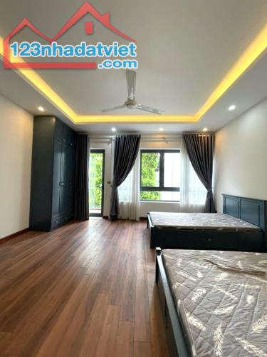 Quá hời! Bán nhà Ngọc Thụy - Ô tô vào nhà - 88m2*5T*5.5m, thang máy - Sát công viên - 2