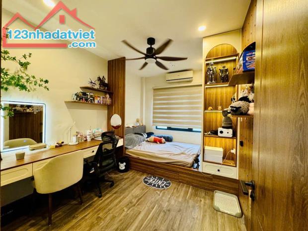 🏡 BÁN NHÀ SIÊU ĐẸP TẠI BỒ ĐỀ - LONG BIÊN - Diện tích: 57m²•4 tầng hiện đại.

• Giá bán: - 3