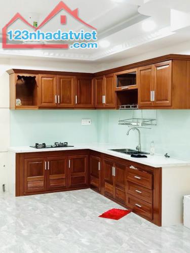 NHÀ SÁT TÊN LỬA, ĐƯỜNG 6M THÔNG HƯƠNG LỘ 2, 57M2, 5 TẦNG 5PN,  CHỈ 6 TỶ - 4