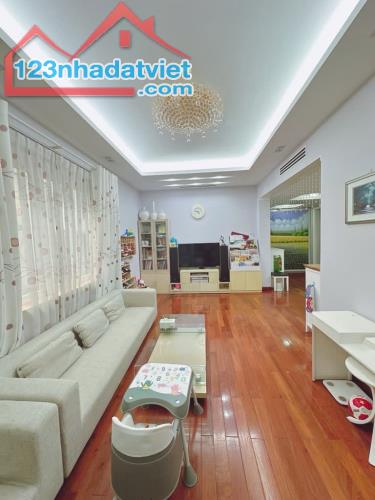 Chủ Nhà Cần Bán Biệt Thự 220m2, 12m mặt tiền,  View rộng 50m, Đường Nguyễn Hữu Thọ