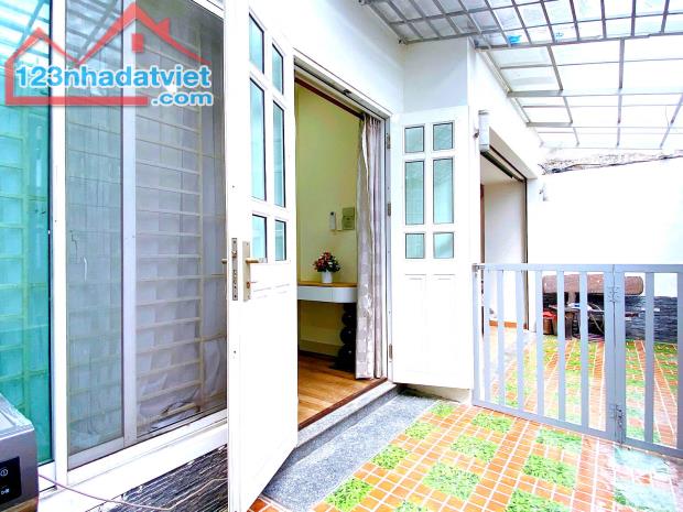 Bán nhà mặt tiền hẻm rộng, đẹp Lê Văn Sỹ Q3, 90,1m2, 1T, 3 lầu, 7 PN, sổ hồng đầy đủ, 16,7 - 3