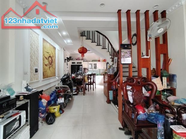 Bán nhà Bát Khối,Cổ Linh 5 tầng,58m,mt4m oto vào nhà nhỉnh 9 tỷ - 1