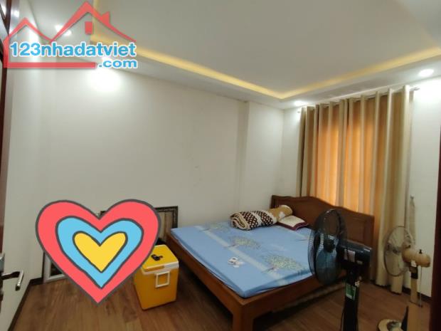 Bán nhà Bát Khối,Cổ Linh 5 tầng,58m,mt4m oto vào nhà nhỉnh 9 tỷ - 4