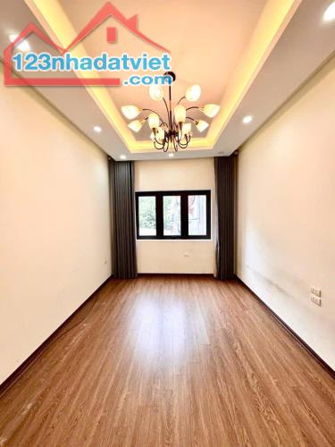 MINH KHAI - GẦN TRƯỜNG BÁCH KHOA - GẦN TIMECITY - 42 m2 x 4 Tầng - Hơn 5 TỶ - Sổ đỏ nở hậu - 3