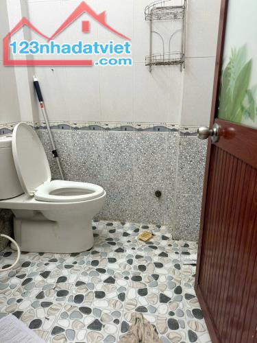 Nhà 2 tầng nở hậu L hẻm ôtô ngay chợ Nhị Thiên Đường P5Q8. Giá 3,98 tỷ TL - 3