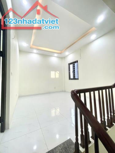 Nhà mới đón tết . Hữu Hoà Thanh Trì 37m x 5 tầng , cam kết như hình - 2