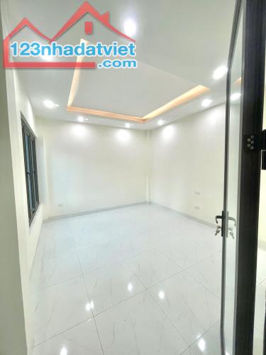 Nhà mới đón tết . Hữu Hoà Thanh Trì 37m x 5 tầng , cam kết như hình - 3