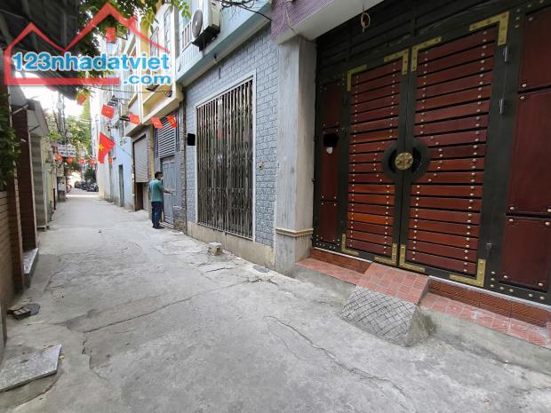 BÁN NHÀ NGÕ Ô TÔ 30m2 – 6 TẦNG PHỐ YÊN HÒA – GIÁ 8.9 TỶ