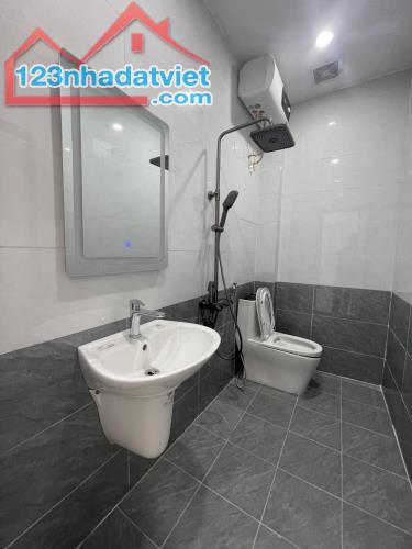 Bán nhà Kim Giang giá 6.9 tỷ, 32m2, 4 tầng , mặt tiền 4m - 2