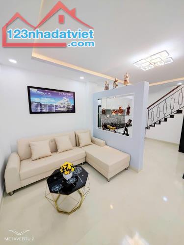 Nhà mới 2 tầng hẻm Đồng Nai Dt: 50m2 Giá: 2,9 tỷ  liên hệ: 0916961496 Phạm Hải