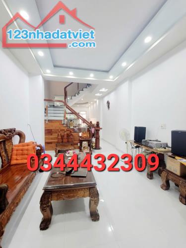 Bán nhà Thủ Đức, Mặt tiền Kinh doanh, Quang Trung, Hiệp Phú, 125 m2, 4 Tầng hoàn công, 12 - 3