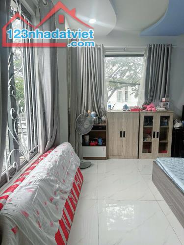 Bán nhà 3,5 tầng góc 2 mặt tiền Nguyễn Viết Xuân & Nguyễn Thị Định - Nha Trang, Giá 6 Tỷ