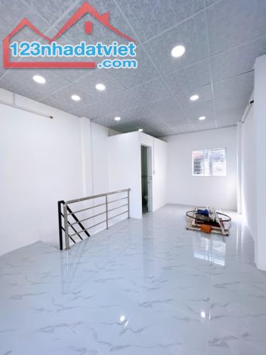 Bán nhà mới Q.4 hẻm 232 Đoàn Văn Bơ P.10 chỉ 2tỷ3 TL DTSD hơn 40m2 - 2