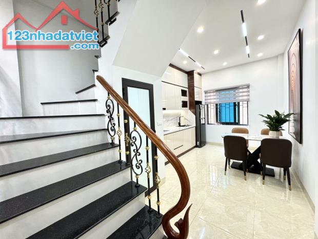 BÁN GẤP NHÀ VƯƠNG THỪA VŨ – THANH XUÂN, LÔ GÓC - 3 MẶT THOÁNG - NỘI THẤT XA HOA - Ở SƯỚNG. - 1