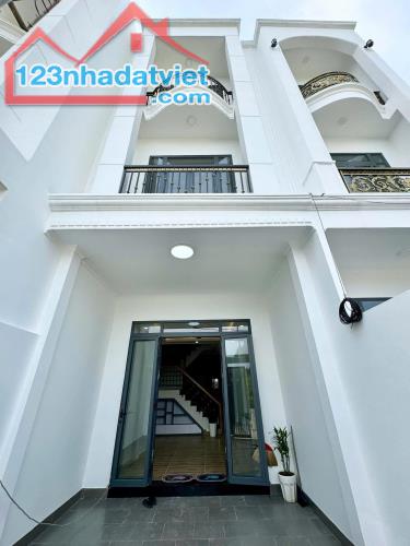 nhà 3 lầu Hoàn Công 3ty5 ngay chợ Bửu Hoà Biên Hoà đường xe hơi 5m