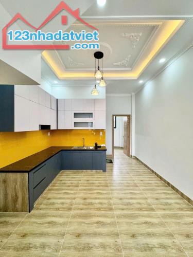 nhà 3 lầu Hoàn Công 3ty5 ngay chợ Bửu Hoà Biên Hoà đường xe hơi 5m - 2