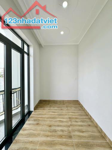 nhà 3 lầu Hoàn Công 3ty5 ngay chợ Bửu Hoà Biên Hoà đường xe hơi 5m - 5