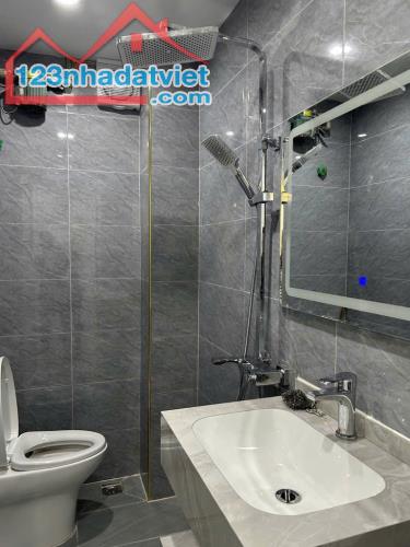 Tập thể TẦNG 3 mặt phố Thanh Nhàn - 120m2 - 3 ngủ, 2 vệ sinh - Oto đỗ cửa, Khu dân trí cao - 4