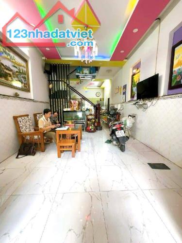 Gấp bán nhà 3 tầng, 51m2, Phạm Văn Hai, Q.Tân Bình, HXH cạnh nhà, mới  ở  ngay, 5.8 Tỷ