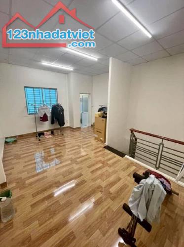 Mặt tiền đường nhựa 8m xe hơi thông 300 Nguyễn Văn Linh, Bình Thuận Quận 7, nhà 2 tầng - 3