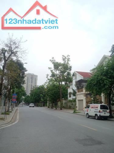 Siêu đẹp biệt thự Văn Phú Hà Đông 200m2 4T MT10m, nhà đẹp hoàn thiện, giá tốt nhất khu - 2