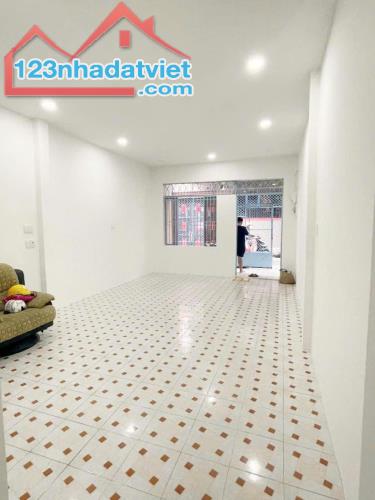 Nhà hẻm Lạc Long Quân, phường 11, Tân Bình, DT 4.2m x 14m, 1 trệt 1 lửng