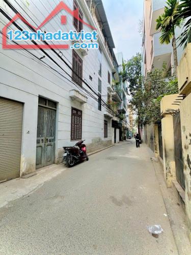BÁN NHÀ LẠC LONG QUÂN CẦU GIẤY MẶT NGÕ LÔ GÓC Ô TÔ TRÁNH GẦN 80M2 10,9 TỶ