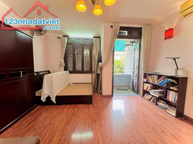 BÁN NHÀ LẠC LONG QUÂN CẦU GIẤY MẶT NGÕ LÔ GÓC Ô TÔ TRÁNH GẦN 80M2 10,9 TỶ - 4