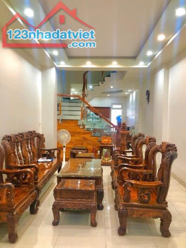 Bán Nhà 4 Tầng Mặt Tiền Đường, Linh Trung - Diện Tích 120M², Giá Hấp Dẫn 9 Tỷ - 1