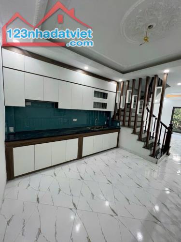 SIÊU PHẨM NHÀ ĐẸP, PHỐ PHƯƠNG NHỊ, GẦN DỰ ÁN KĐT LIÊN NINH MỚI, THANH TRÌ DT: 40M2I - 4