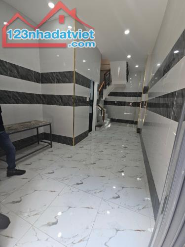 BÁN NHÀ 3T – P11, Quận 8, 40m2. HXH - CHỈ 3.75 TỶ (Q8L004) - 1