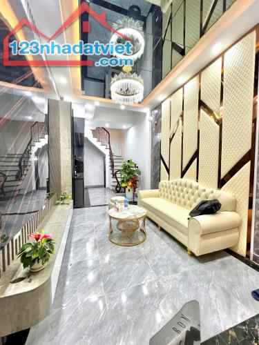 HIẾM THẤY! NÚI TRÚC 30M2- SÁT PHỐ- PL ÔTÔ TRÁNH- TẶNG FULL NT LUXURY- MẶT NGÕ THÔNG KD