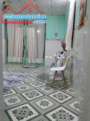 BÁN NHÀ CHÍNH CHỦ LIỀN KỀ LONG AN BẾN LỨC 124,4M2 GIÁ CHỈ 1.15 TỶ. LH:0909472760