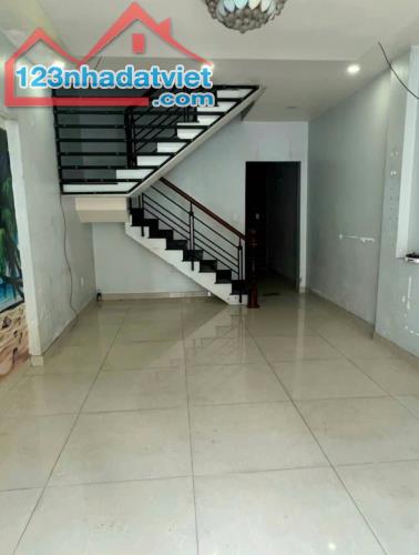 Nhà nguyên căn HẺM XE HƠI thông, 52m2, Đường Dương Văn Dương, P. Tân Quý, Quận Tân Phú.