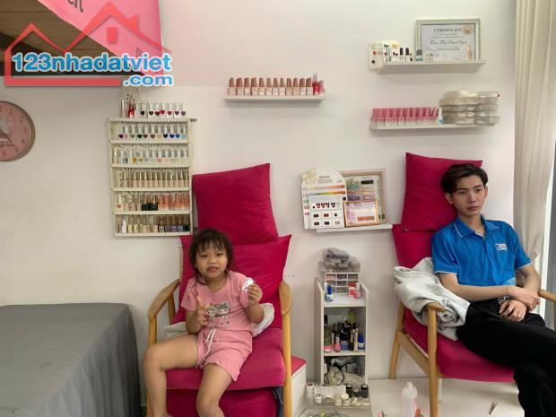 Quận Bình Thạnh ! Sang Salon Nail - Tóc Mới , MB thuê chỉ có 8 tr/ tháng, Tel : - 2